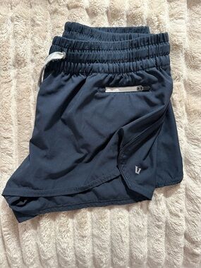 Vuori women’s navy clementine shorts with pocket